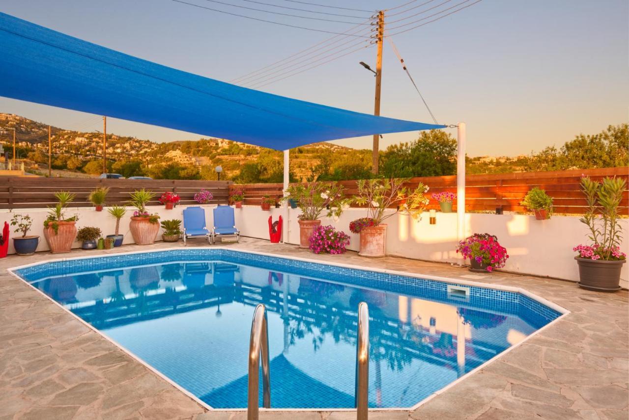 Villanelle Bed & Breakfast Welcomes Dog Lovers Only Tala 외부 사진
